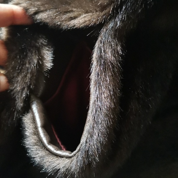 Dubrowsky & Perlbinder | Exclusively Styled by Tissavel France | Faux Fur - Picture 13 of 13